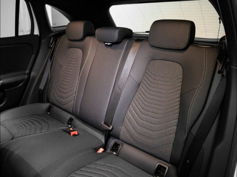 Mercedes-Benz GLA SUV nuova a Macerata (12)