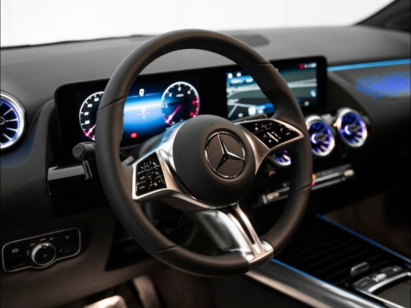Mercedes-Benz GLA SUV nuova a Macerata (13)