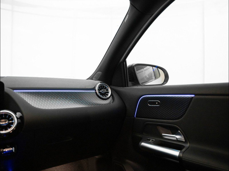 Mercedes-Benz GLA SUV nuova a Macerata (16)