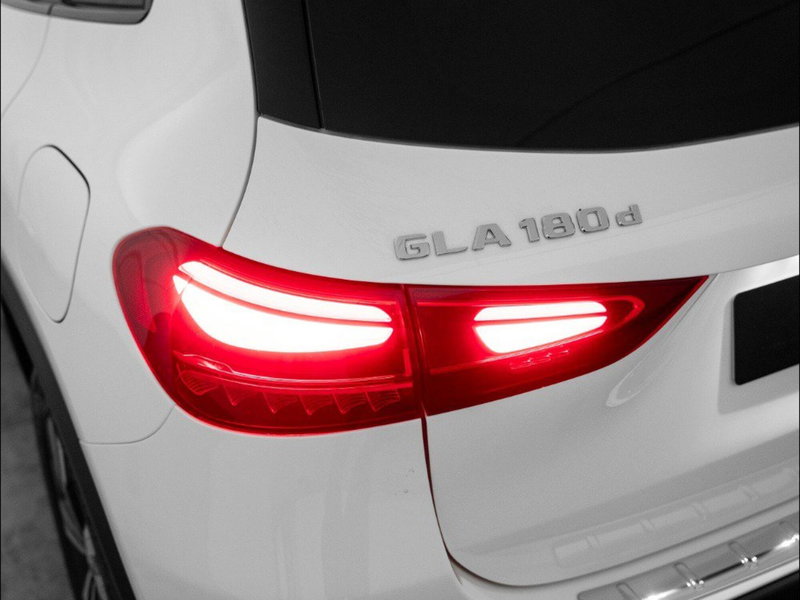 Mercedes-Benz GLA SUV nuova a Macerata (8)
