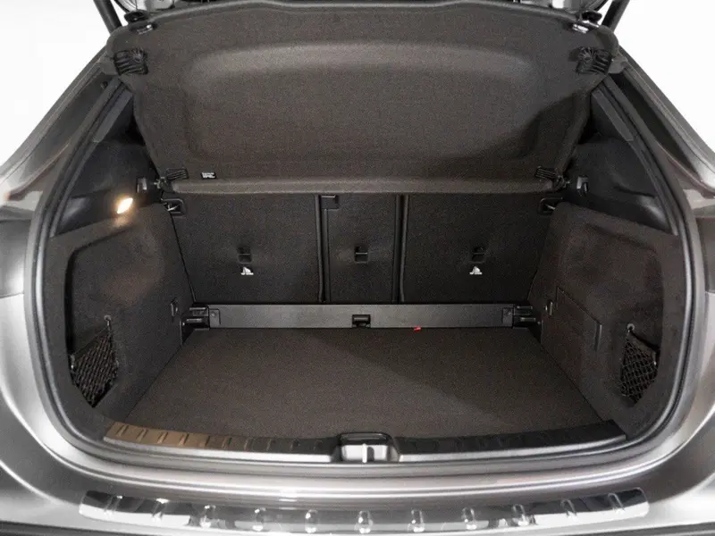 Mercedes-Benz GLA SUV nuova a Macerata (10)