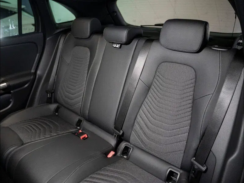 Mercedes-Benz GLA SUV nuova a Macerata (12)