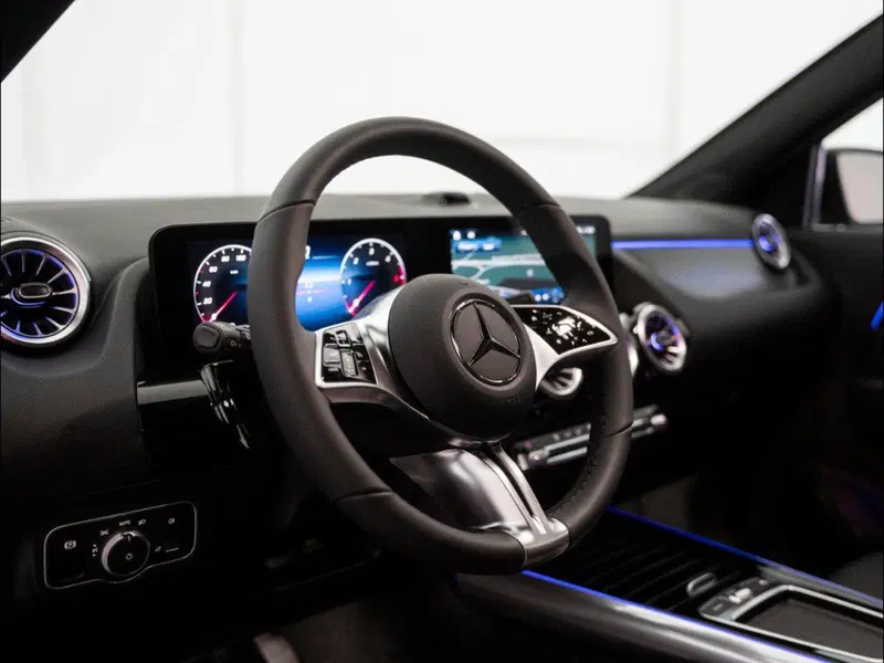 Mercedes-Benz GLA SUV nuova a Macerata (13)