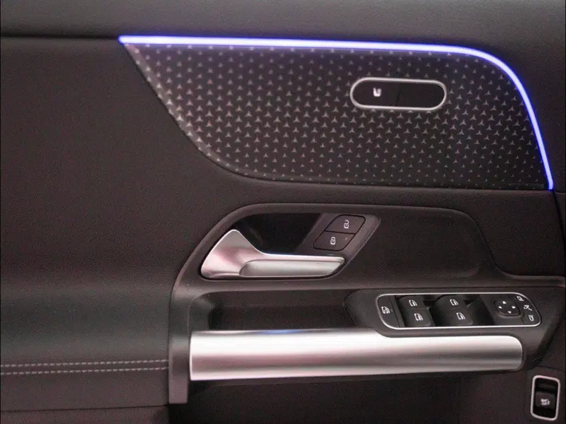 Mercedes-Benz GLA SUV nuova a Macerata (14)