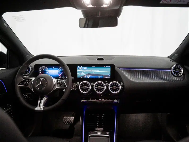 Mercedes-Benz GLA SUV nuova a Macerata (15)