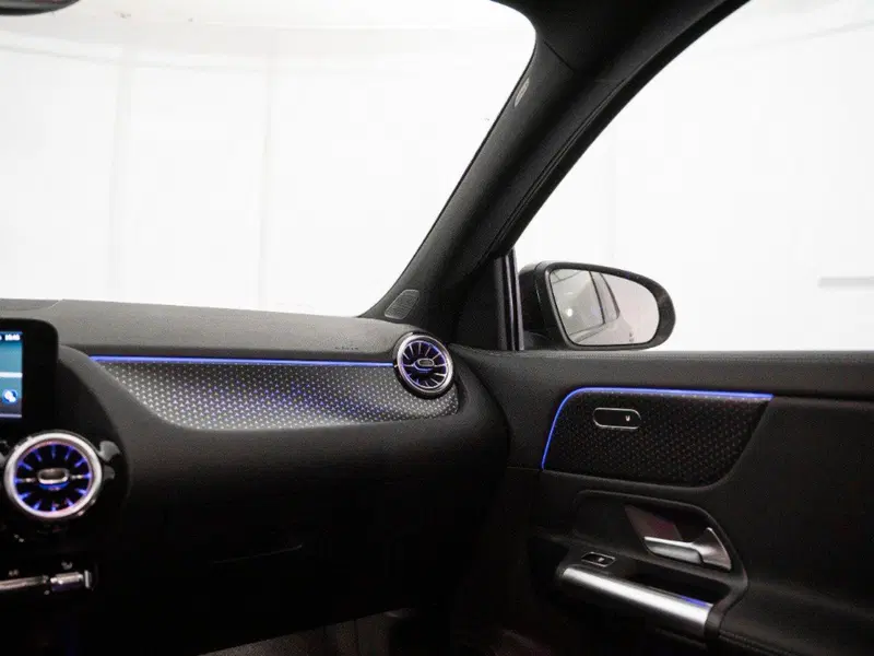 Mercedes-Benz GLA SUV nuova a Macerata (17)