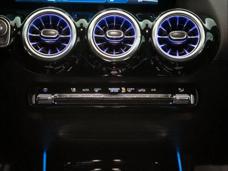 Mercedes-Benz GLA SUV nuova a Macerata (18)
