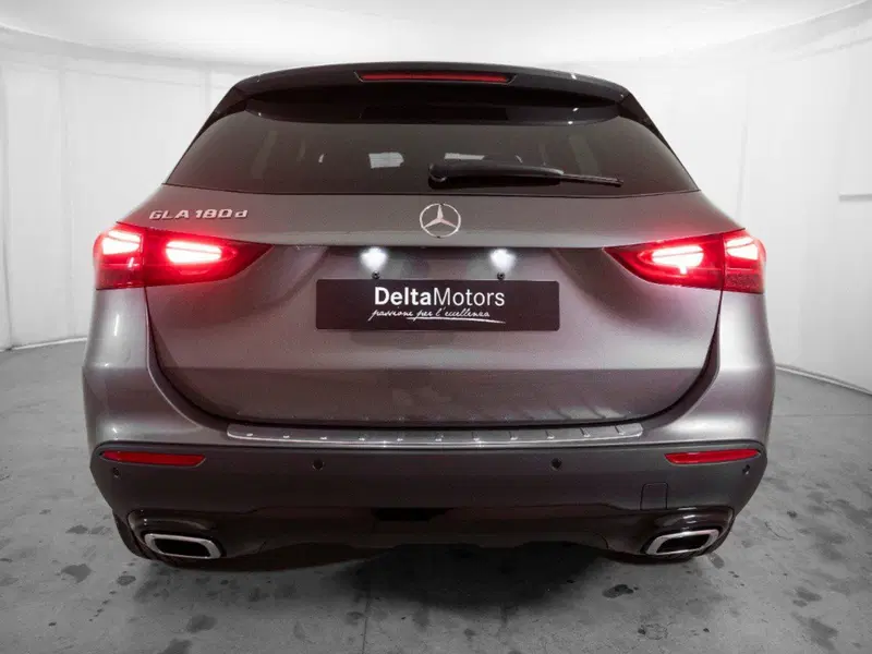 Mercedes-Benz GLA SUV nuova a Macerata (3)