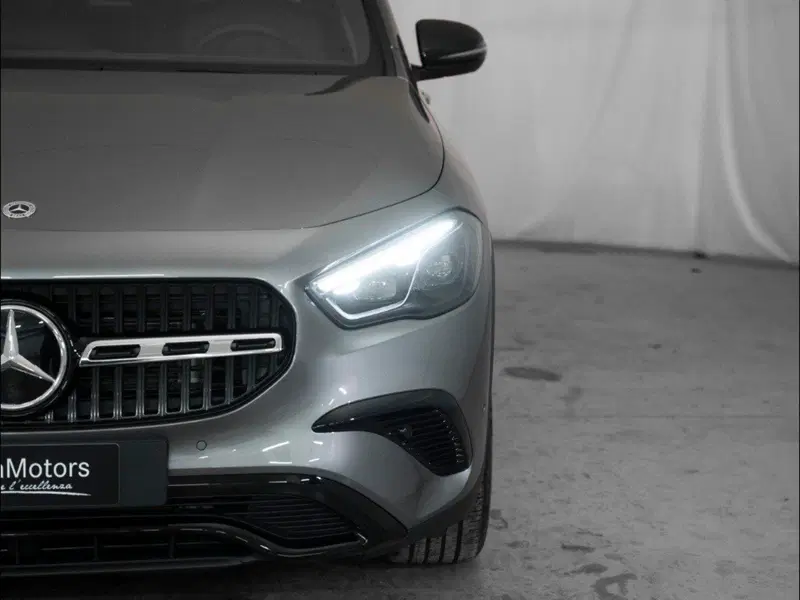 Mercedes-Benz GLA SUV nuova a Macerata (6)
