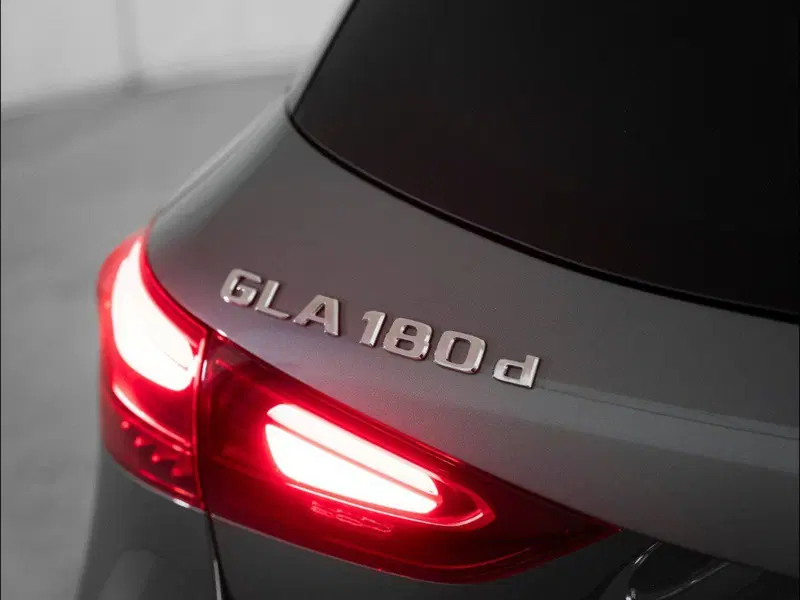 Mercedes-Benz GLA SUV nuova a Macerata (9)