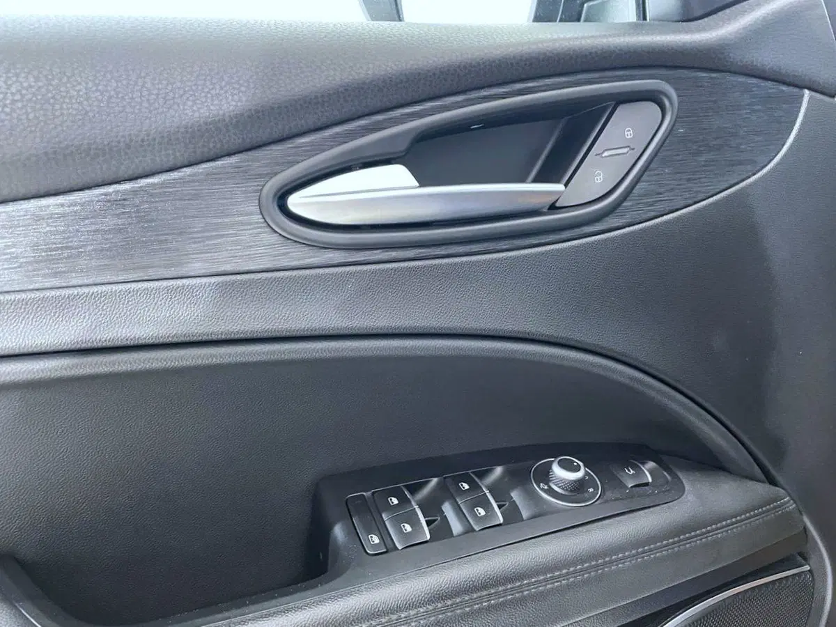 Alfa Romeo Stelvio usata a Perugia (19)