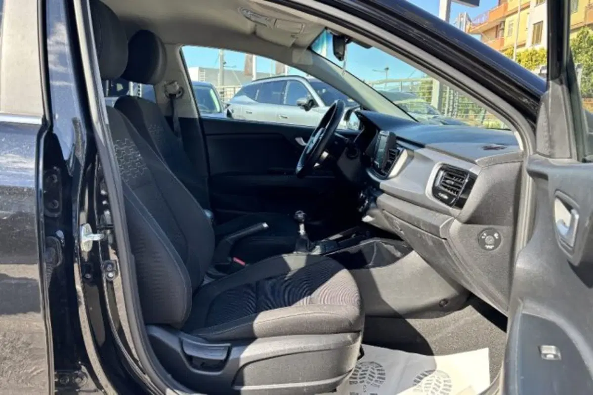 Kia Rio usata a Latina (8)