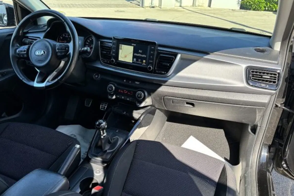 Kia Rio usata a Latina (9)