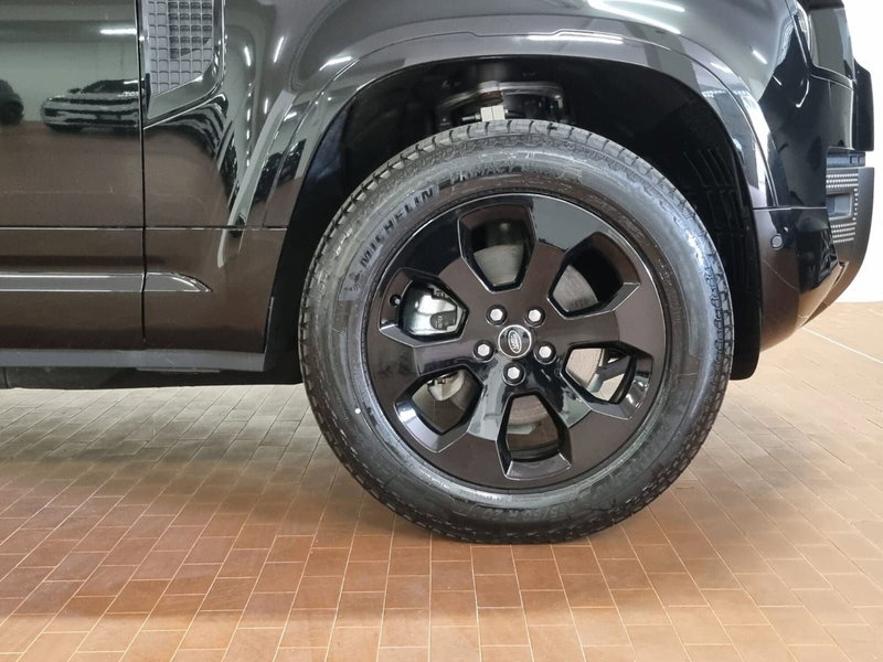 Land Rover Defender usata a Brescia (9)