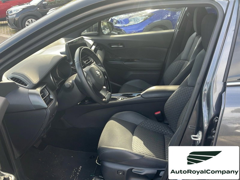 Toyota Toyota C-HR usata a Roma (10)