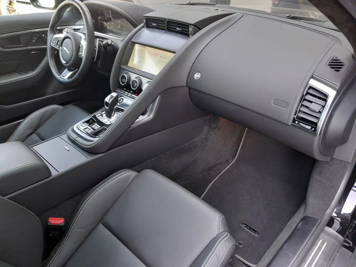Jaguar F-Type Coupé usata a Cuneo (11)