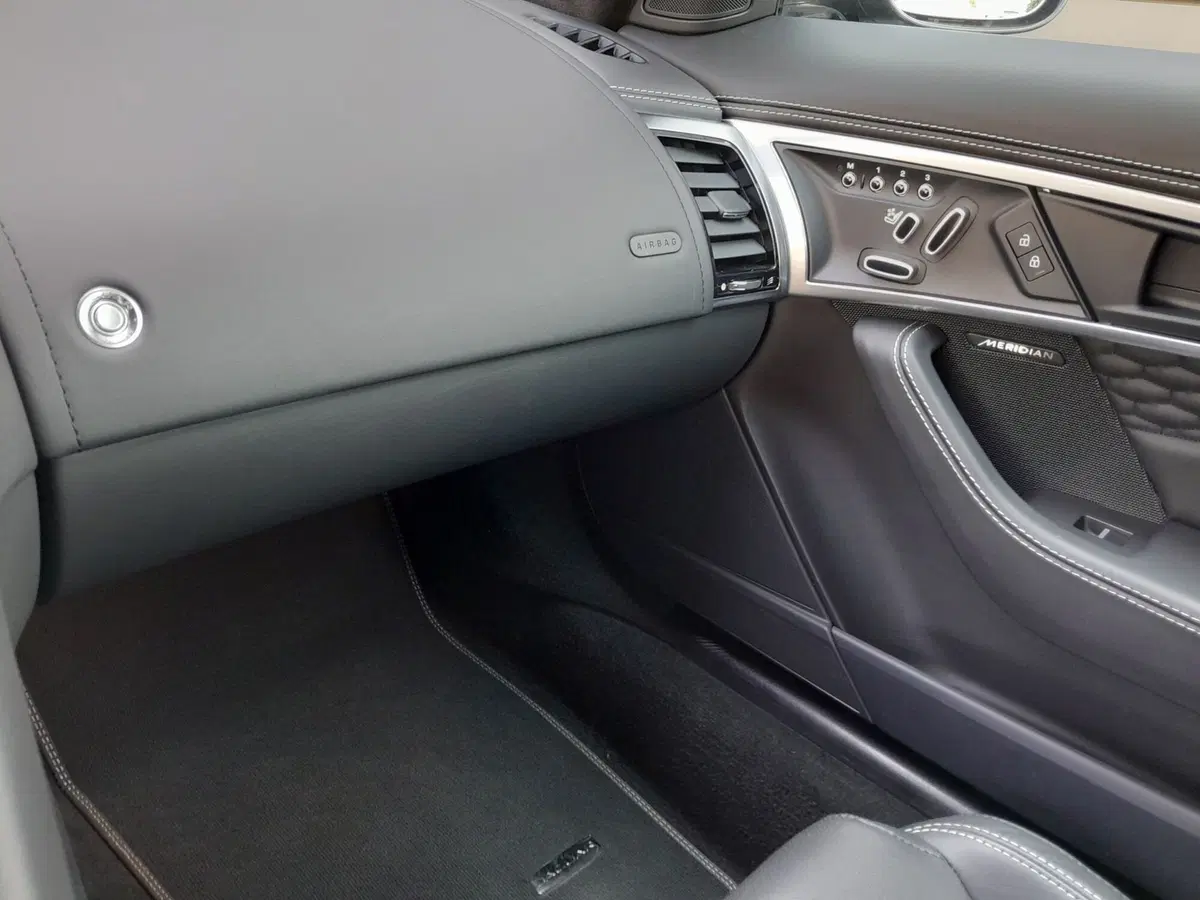 Jaguar F-Type Coupé usata a Cuneo (15)