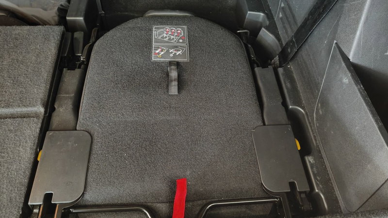 Peugeot 5008 usata a Milano (16)