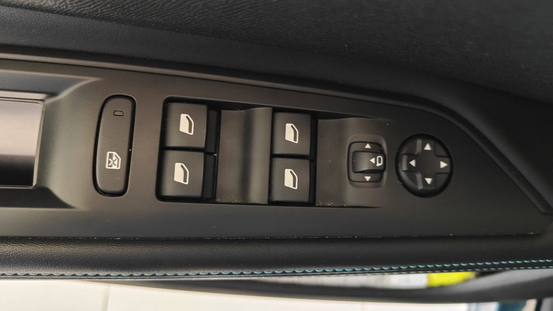 Peugeot 5008 usata a Milano (20)