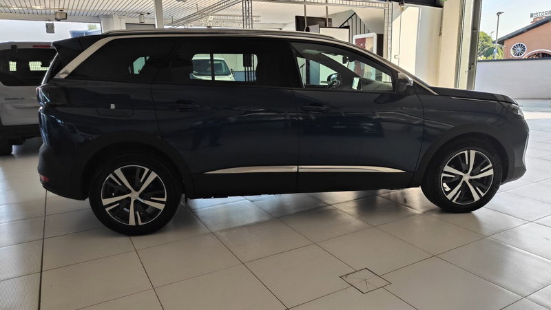 Peugeot 5008 usata a Milano (6)
