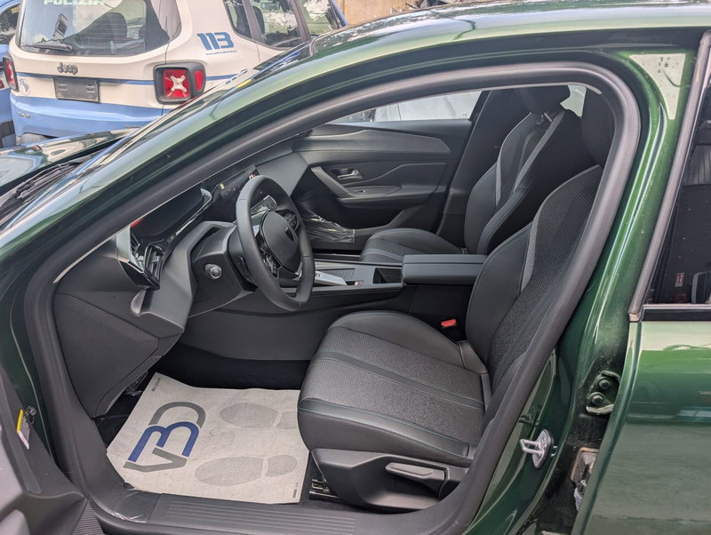 Peugeot 308 nuova a Milano (17)