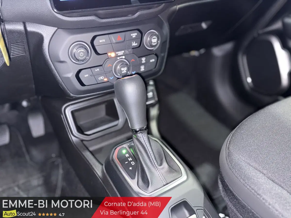 Jeep Renegade nuova a Monza e Brianza (12)
