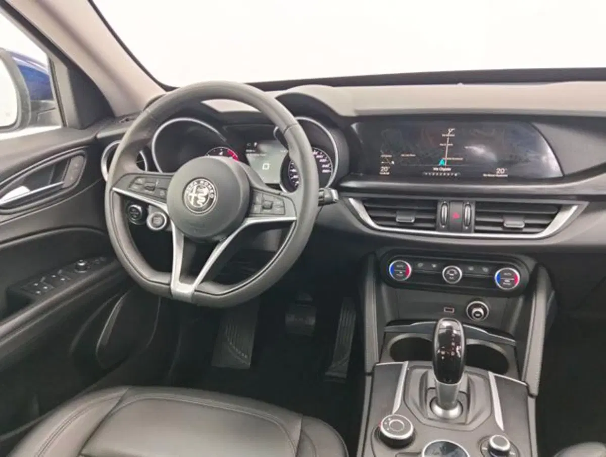 Alfa Romeo Stelvio usata a Como (11)