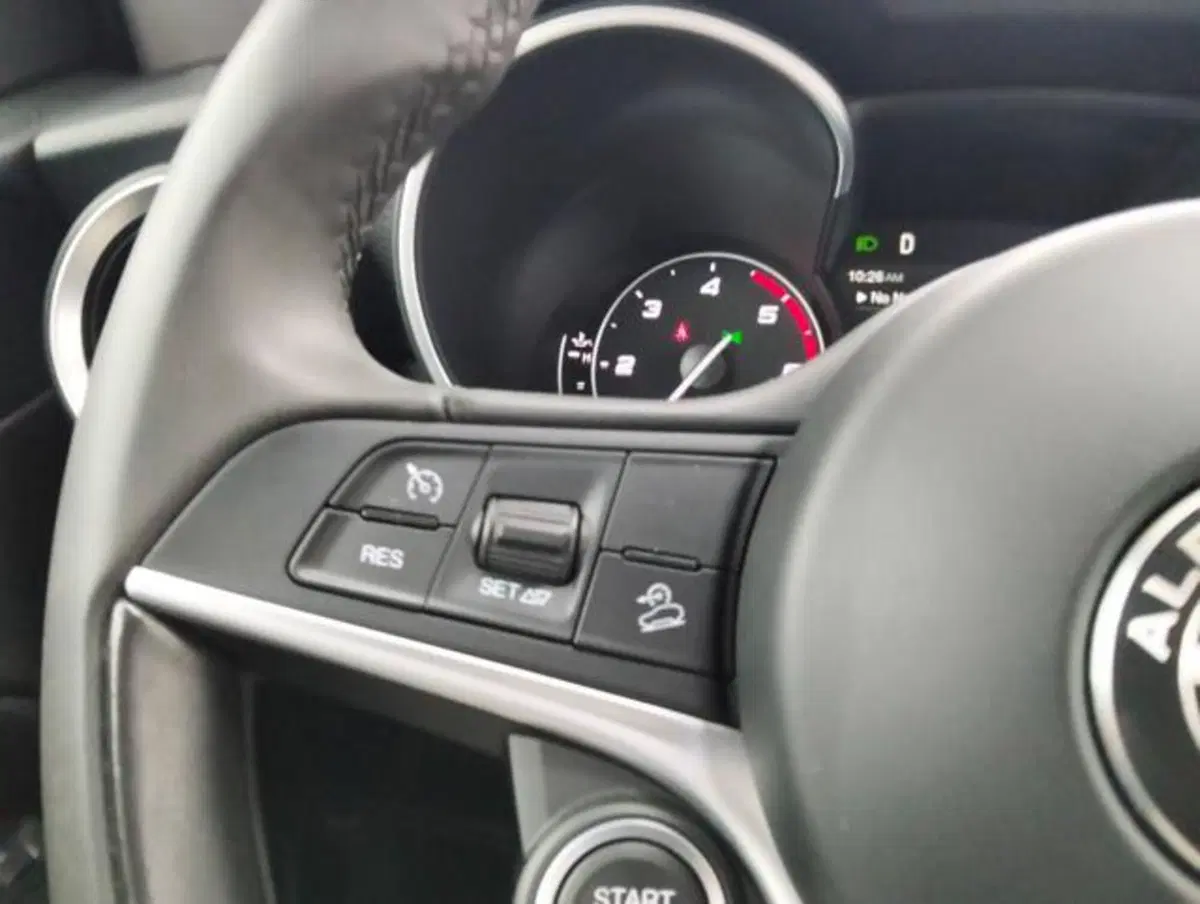 Alfa Romeo Stelvio usata a Como (12)