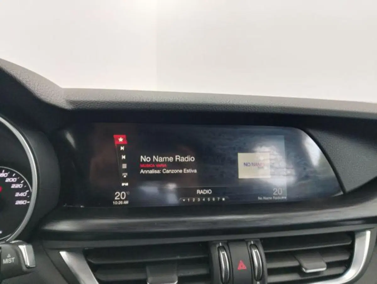 Alfa Romeo Stelvio usata a Como (14)
