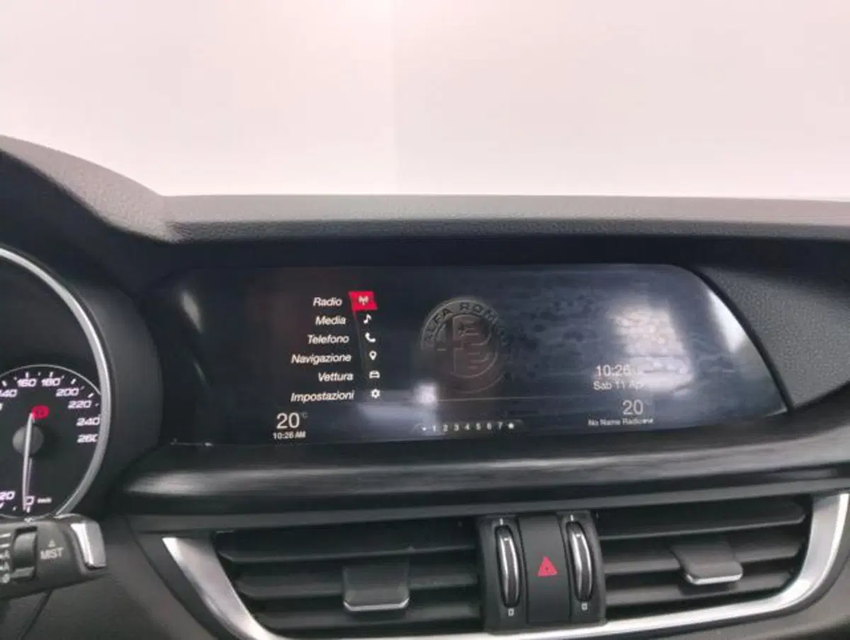 Alfa Romeo Stelvio usata a Como (16)