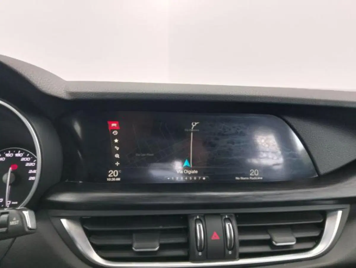 Alfa Romeo Stelvio usata a Como (17)