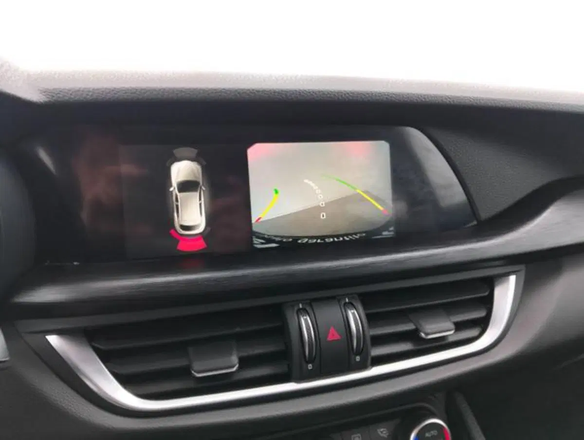 Alfa Romeo Stelvio usata a Como (18)