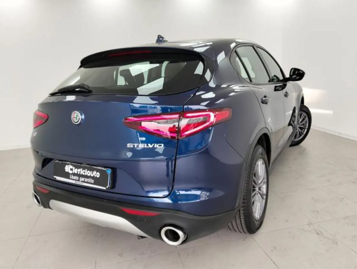 Alfa Romeo Stelvio usata a Como (2)