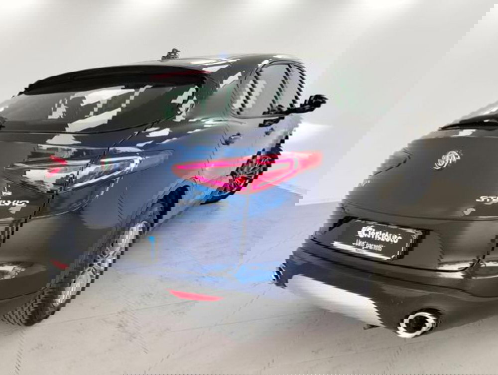 Alfa Romeo Stelvio usata a Como (2)