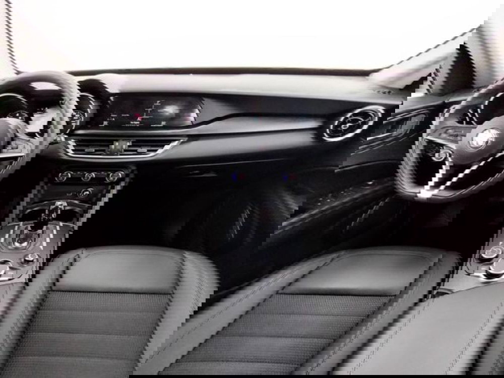 Alfa Romeo Stelvio usata a Como (4)