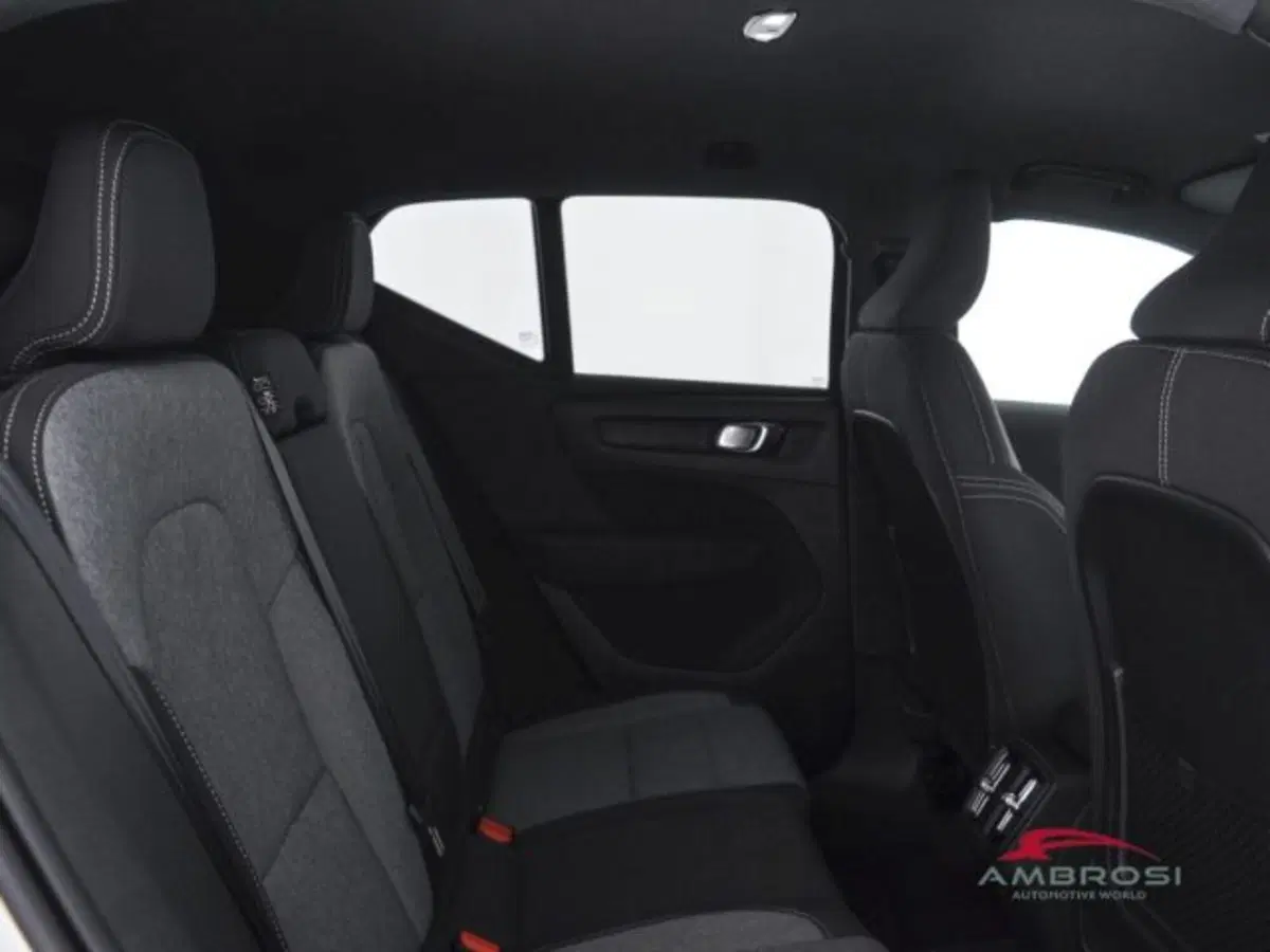 Volvo XC40 usata a Perugia (11)
