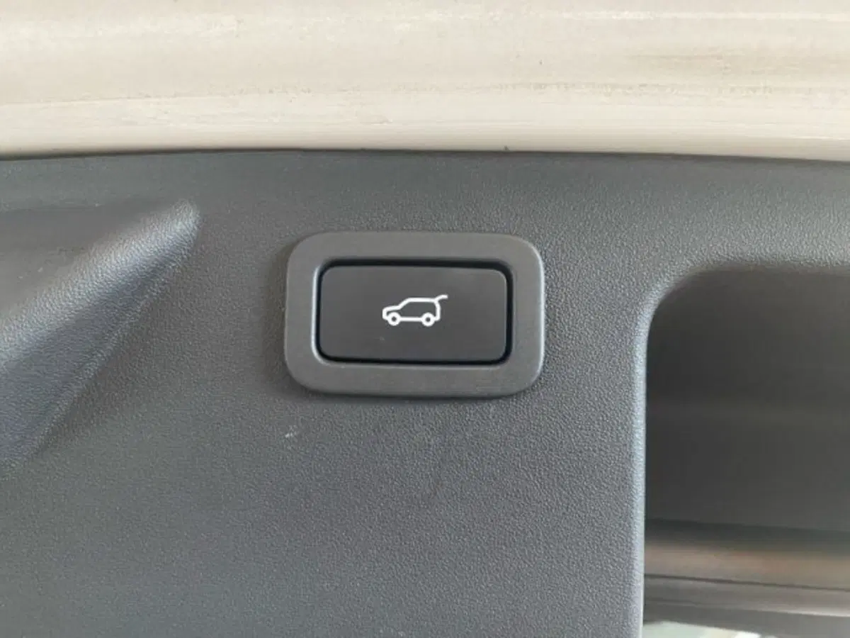 Land Rover Discovery Sport usata a Livorno (20)