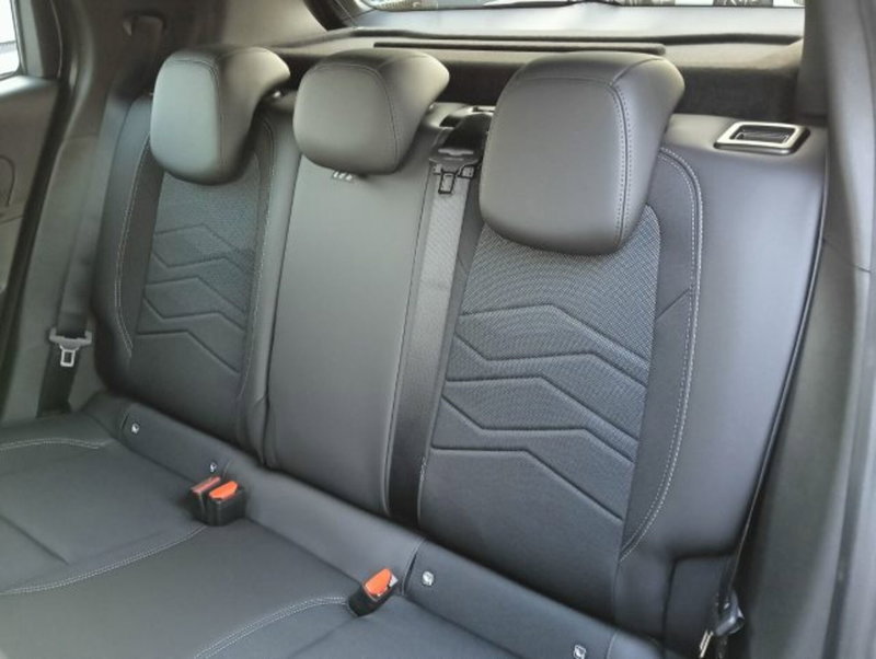 Jeep Avenger nuova a Brescia (10)