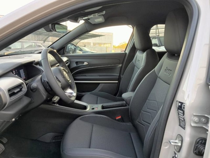 Jeep Avenger nuova a Brescia (9)