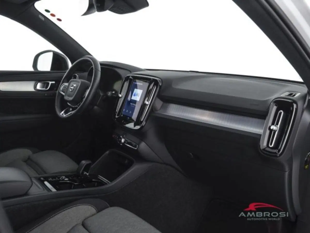 Volvo XC40 usata a Perugia (9)