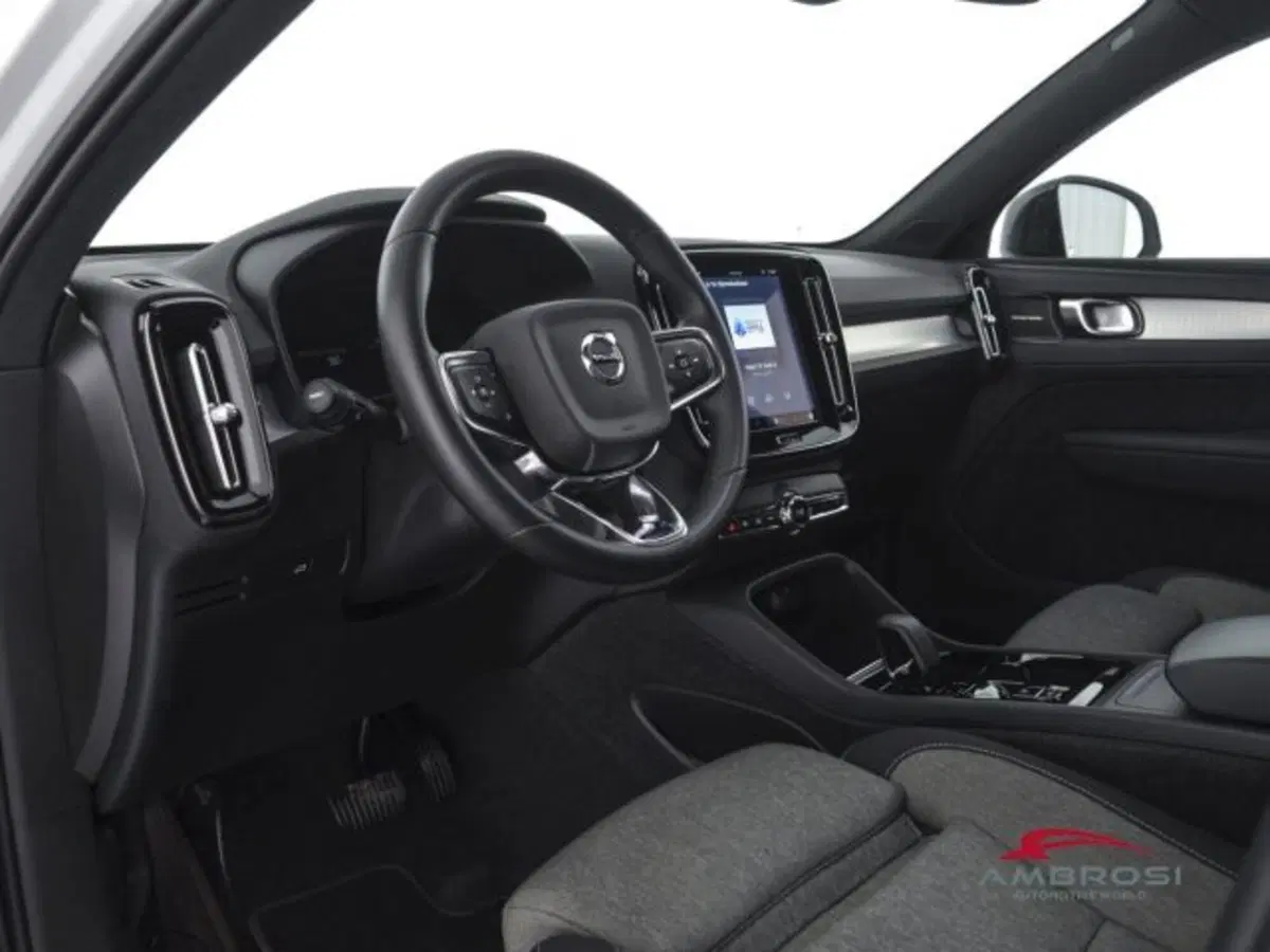 Volvo XC40 usata a Perugia (6)