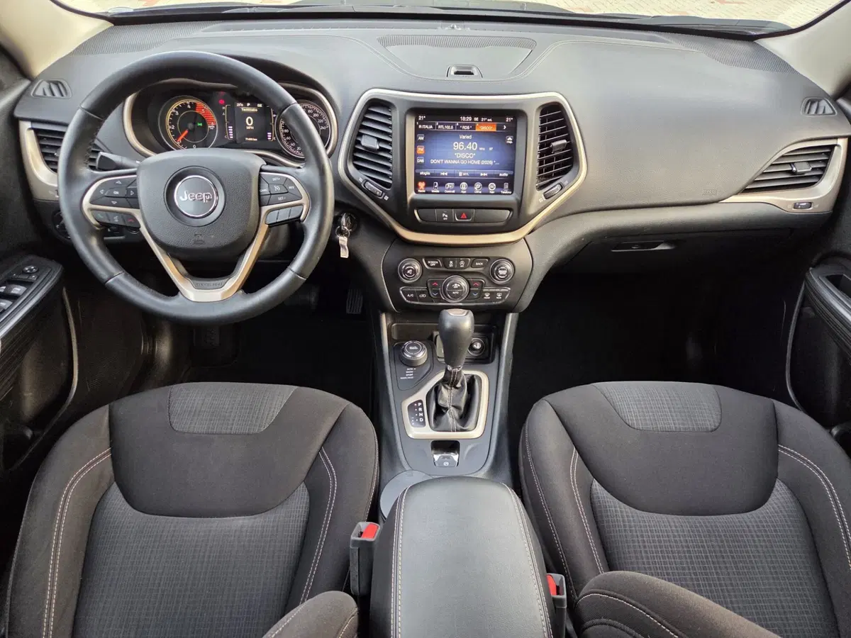 Jeep Cherokee usata a Torino (9)