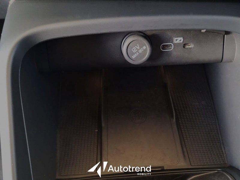 Volvo XC40 usata a Bari (11)