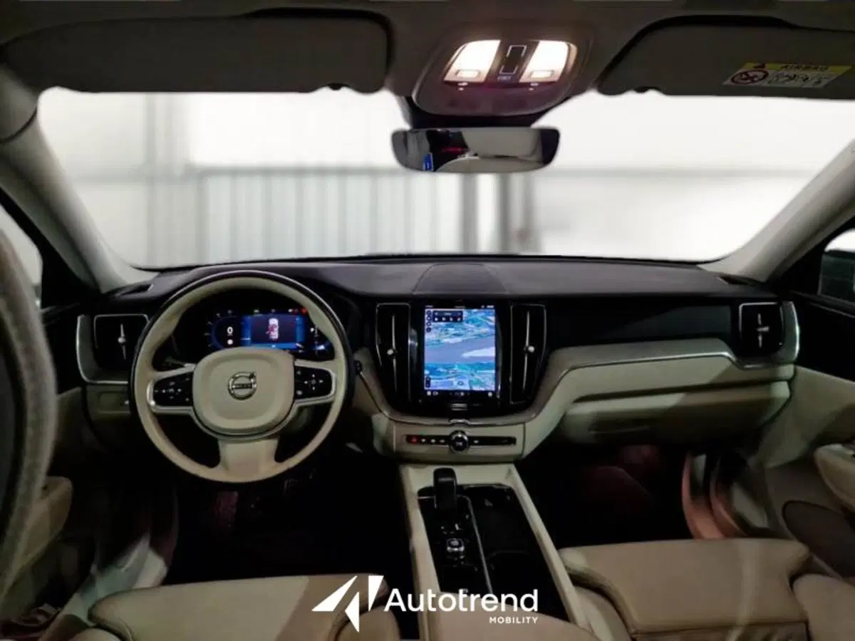 Volvo XC60 usata a Bari (10)