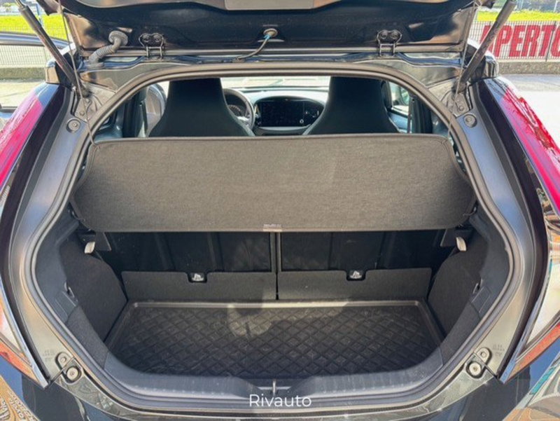 Toyota Aygo X usata a Como (10)