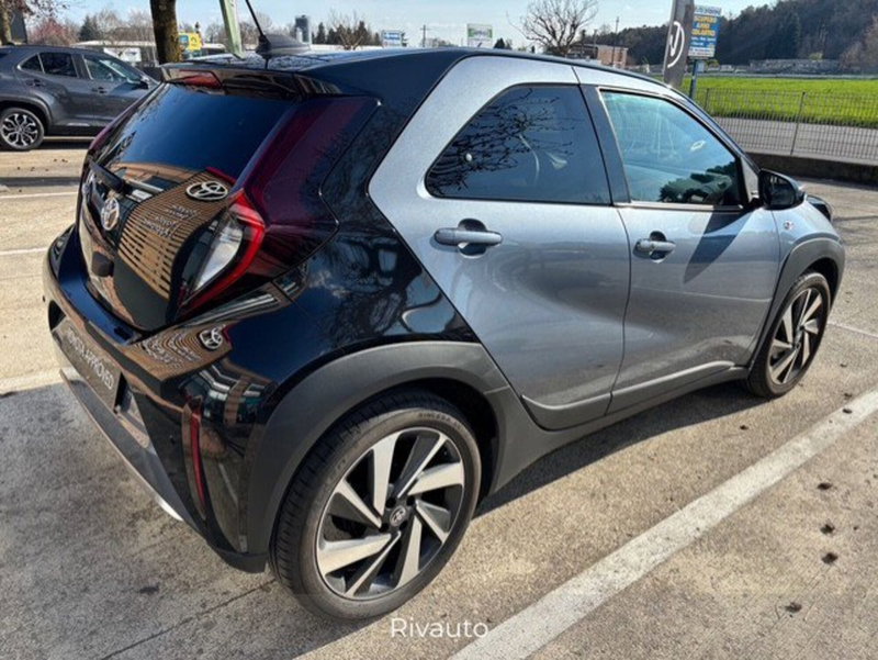 Toyota Aygo X usata a Como (17)