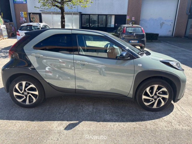 Toyota Aygo X usata a Como (10)
