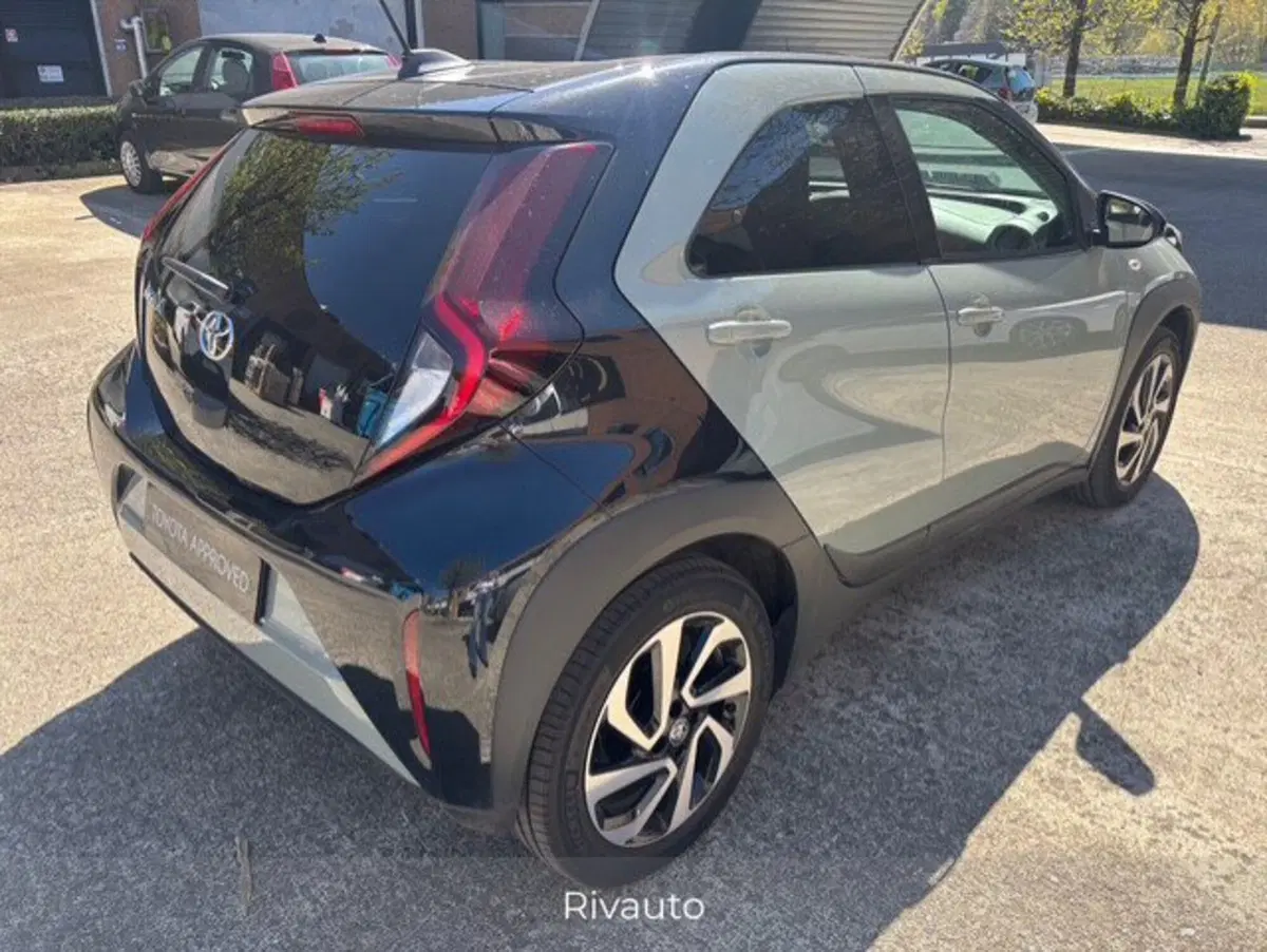 Toyota Aygo X usata a Como (13)