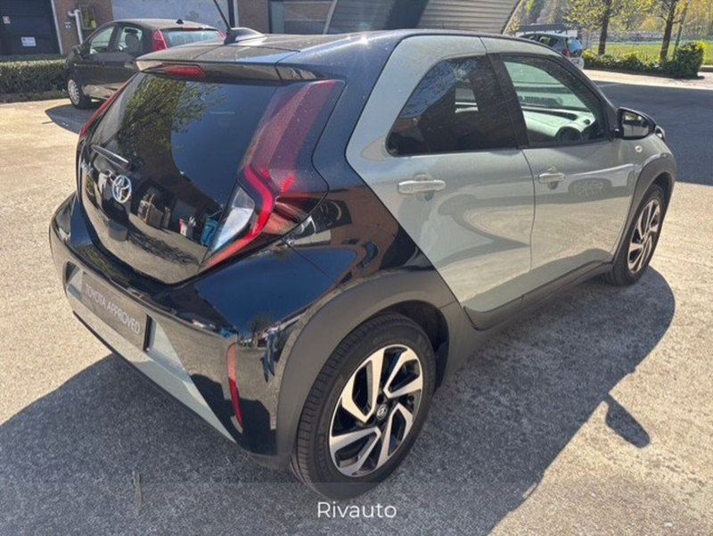 Toyota Aygo X usata a Como (13)