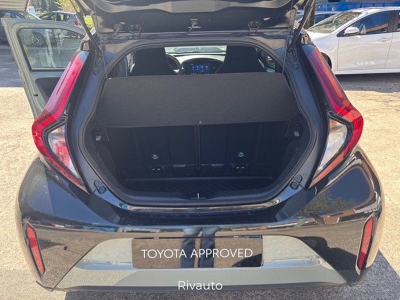 Toyota Aygo X usata a Como (8)